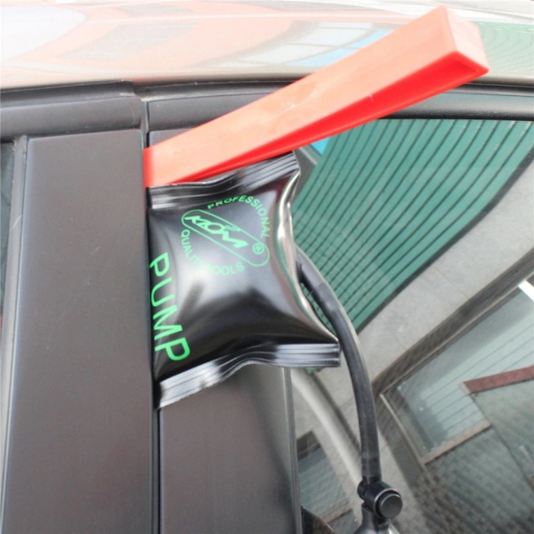  Насос клин-воздушная подушка,позволяет своими силами отрыть двери автомобиля